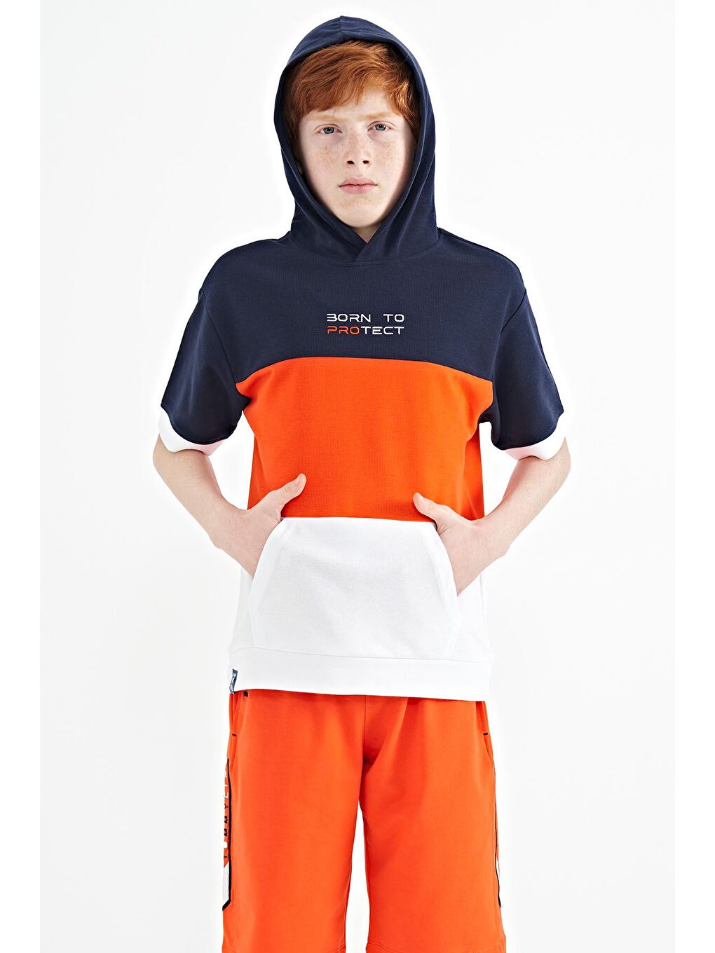 Beyaz Renk Bloklu Kanguru Cepli Kapüşonlu Oversize Erkek Çocuk Tişört - 11150-3