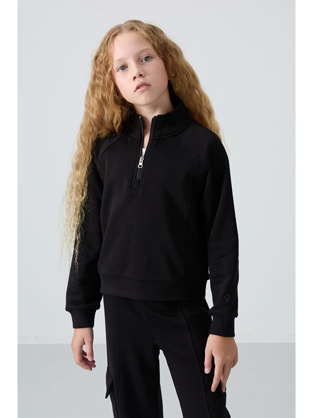 Siyah Pamuklu İçi Tüylü Yumuşak Dokulu Standart Fit Nakışlı Kız Çocuk Eşofman Takım - 75159-2