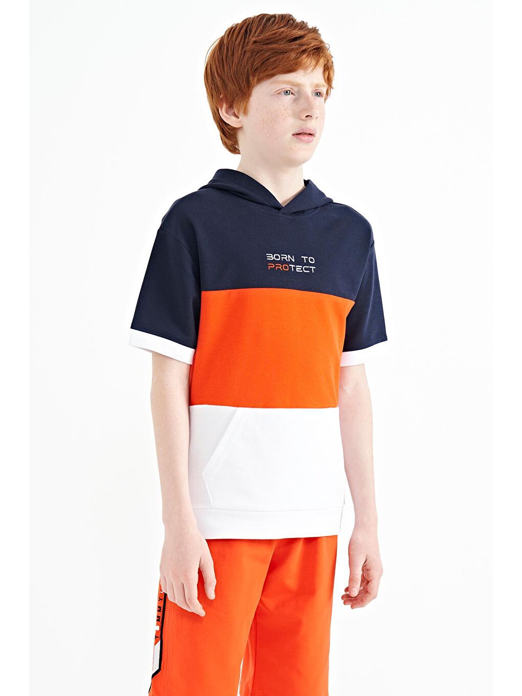 Beyaz Renk Bloklu Kanguru Cepli Kapüşonlu Oversize Erkek Çocuk Tişört - 11150-4