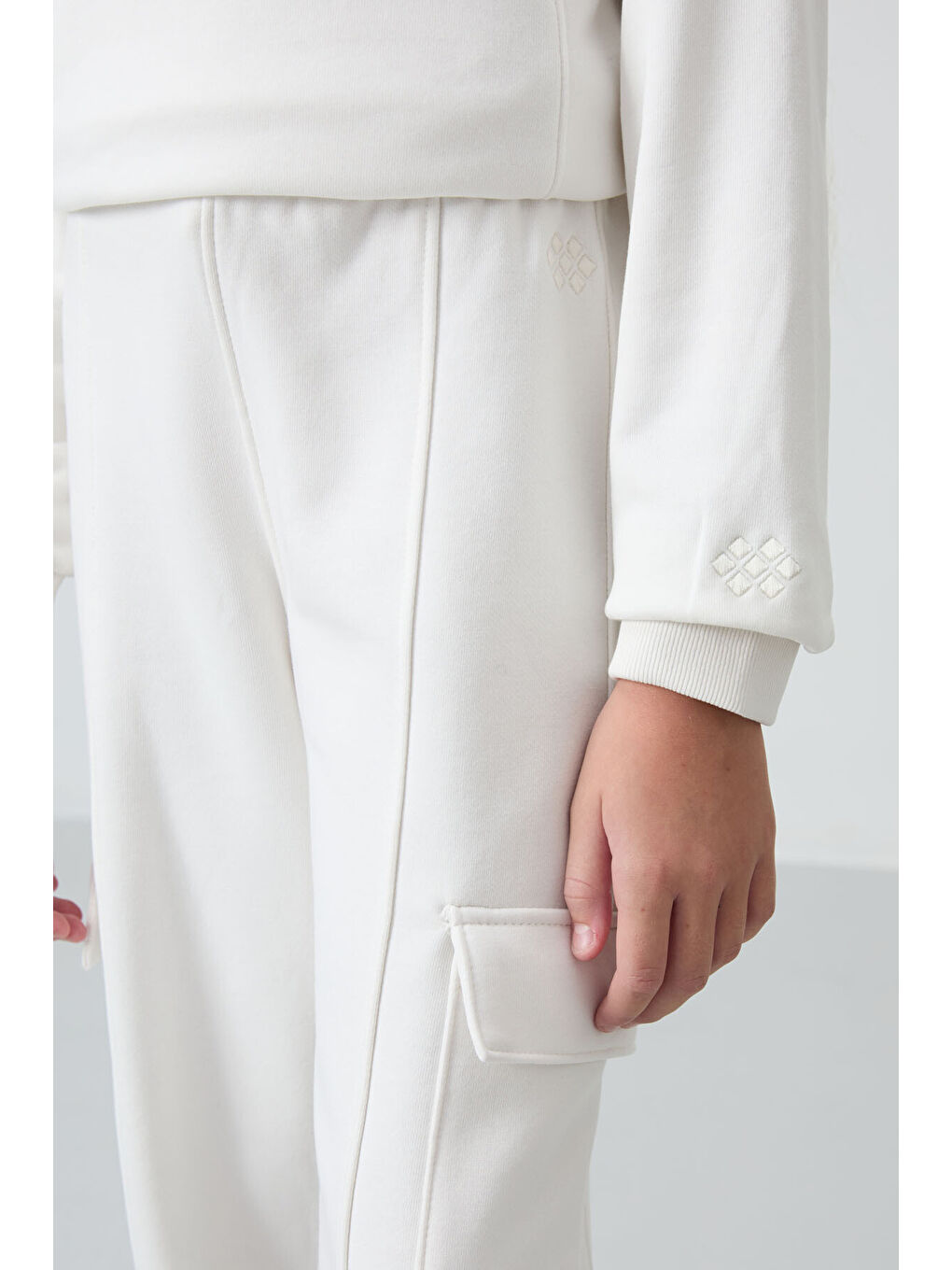 Ekru Pamuklu İçi Tüylü Yumuşak Dokulu Standart Fit Nakışlı Kız Çocuk Eşofman Takım - 75159-8