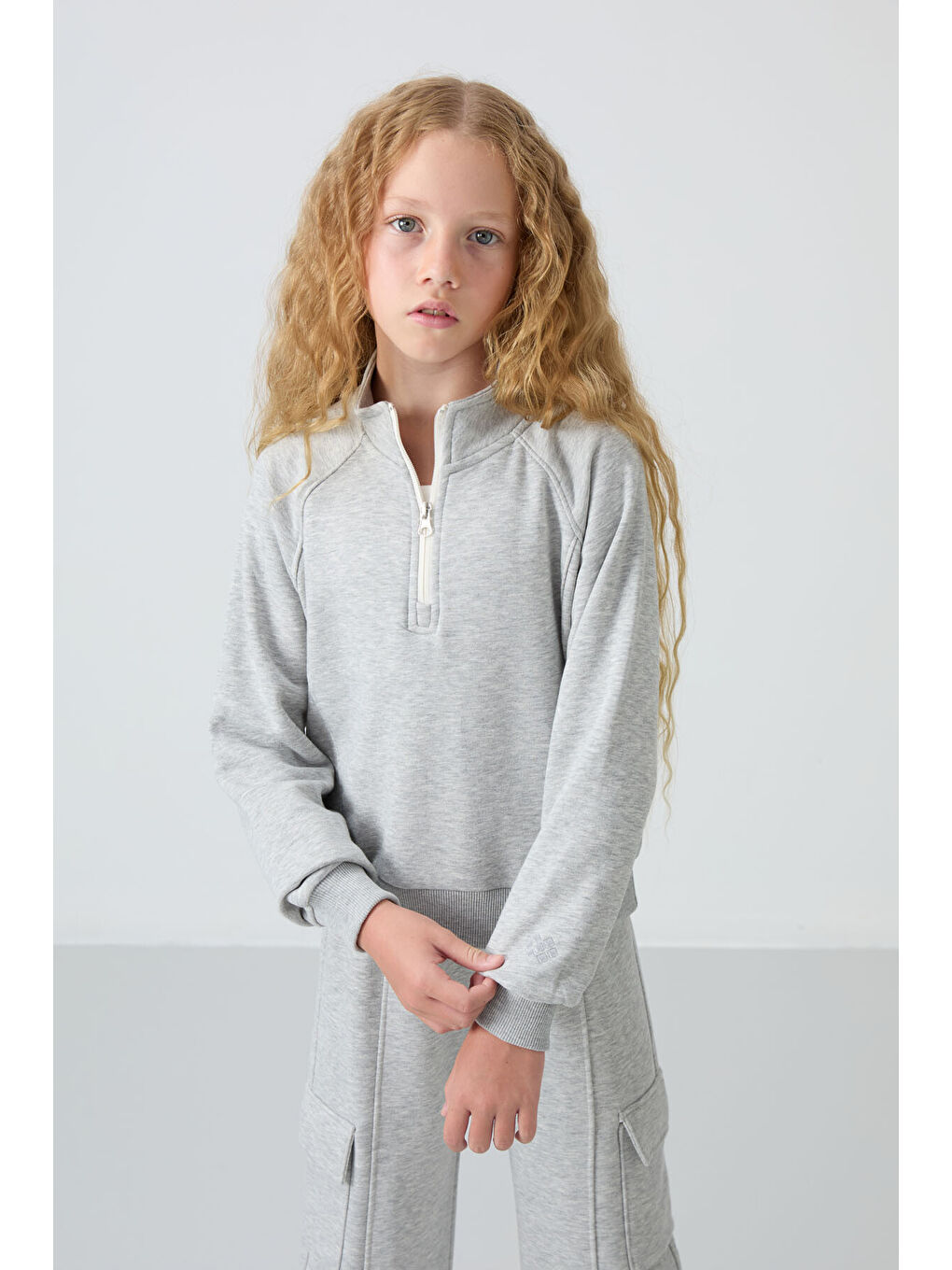 Gri Melanj Pamuklu İçi Tüylü Yumuşak Dokulu Standart Fit Nakışlı Kız Çocuk Eşofman Takım - 75159-8