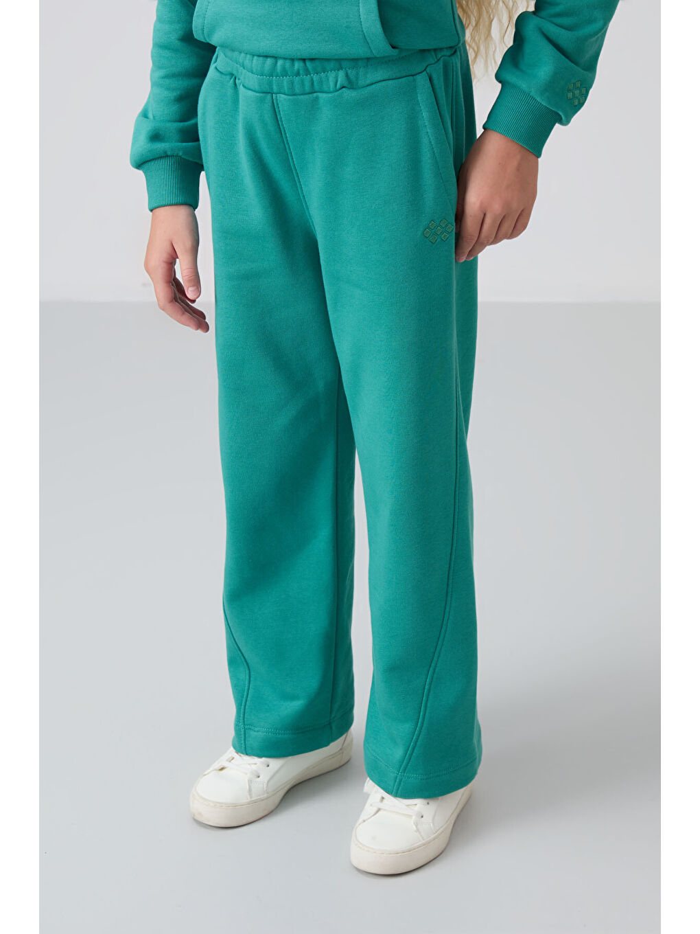 Deniz Yeşil Pamuklu İçi Tüylü Yumuşak Dokulu Standart Fit Nakışlı Kız Çocuk Eşofman Takım - 75162-8