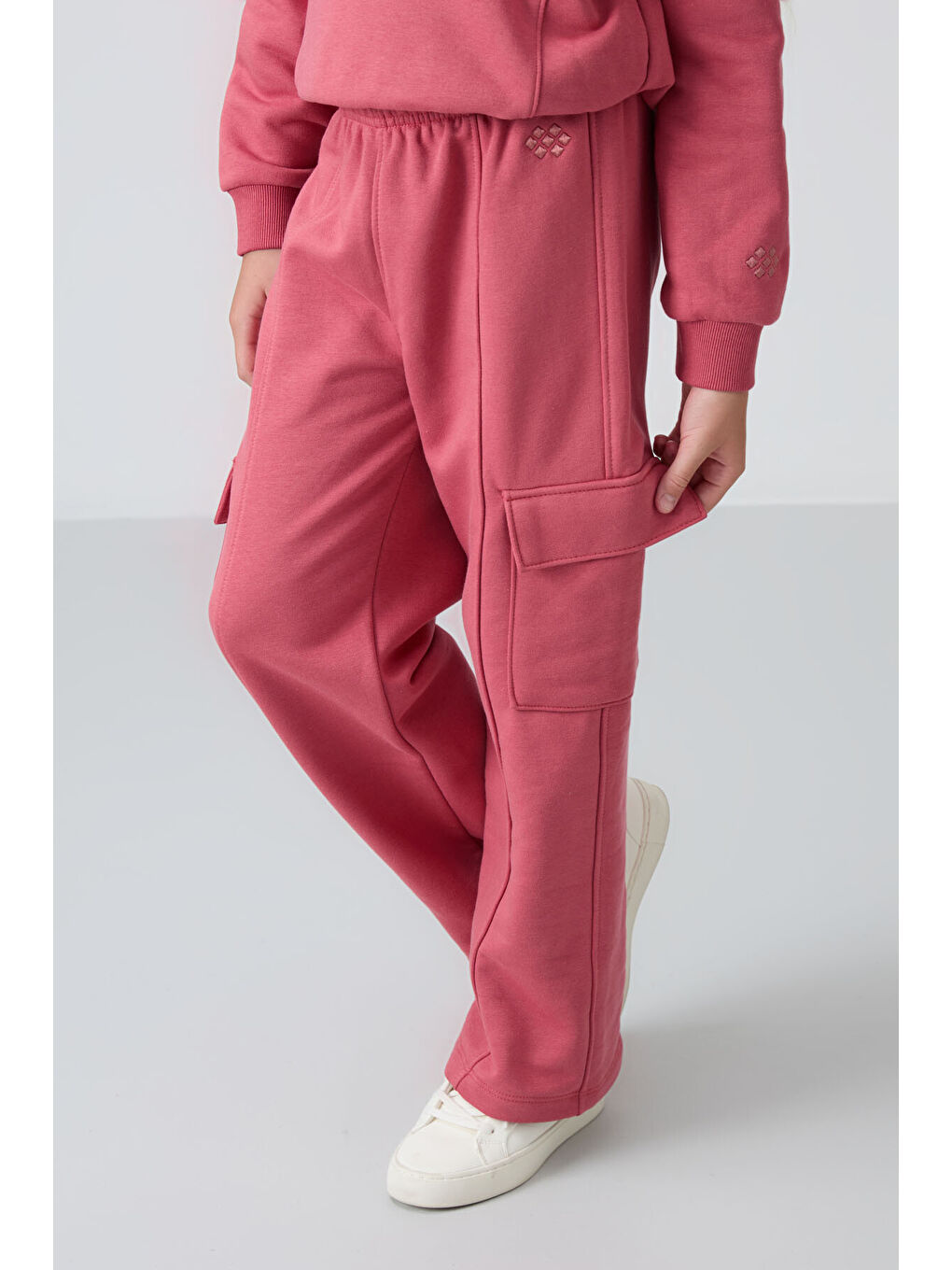 Pembe Yaban Gülü Pamuklu İçi Tüylü Yumuşak Dokulu Standart Fit Nakışlı Kız Çocuk Eşofman Takım - 75159-6