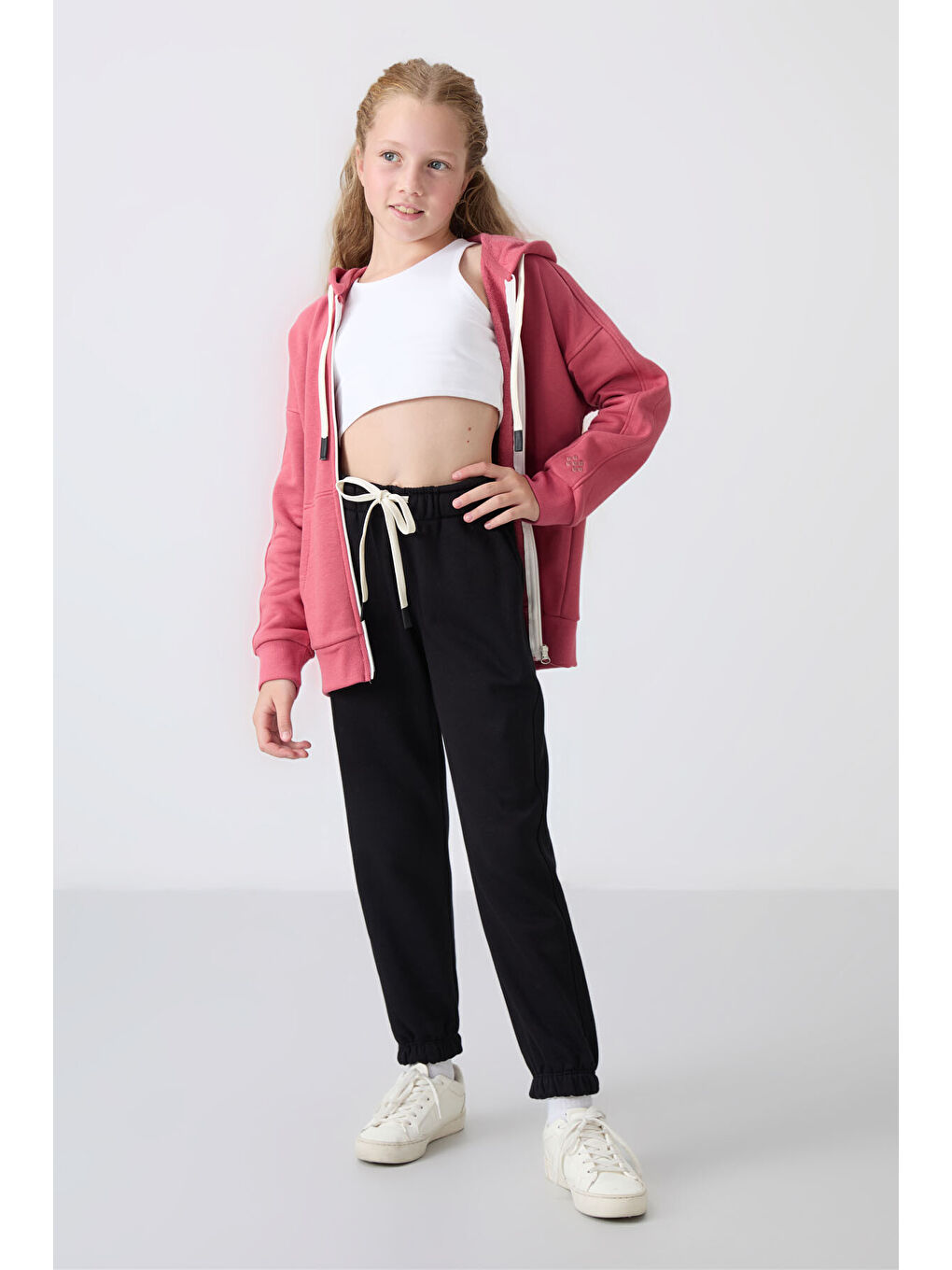 Siyah Pamuklu İçi Tüylü Yumuşak Dokulu Standart Fit Nakışlı Kız Çocuk Eşofman Alt - 75158