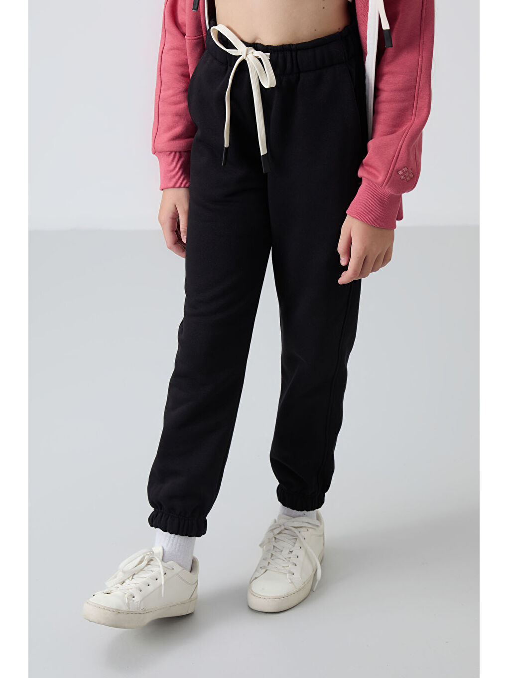 Siyah Pamuklu İçi Tüylü Yumuşak Dokulu Standart Fit Nakışlı Kız Çocuk Eşofman Alt - 75158-2