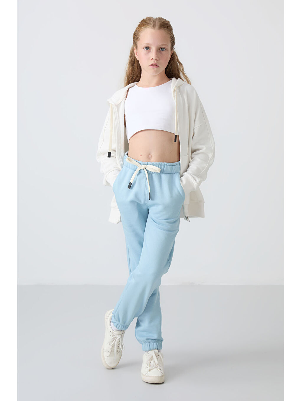 Açık Mavi Pamuklu İçi Tüylü Yumuşak Dokulu Standart Fit Nakışlı Kız Çocuk Eşofman Alt - 75158