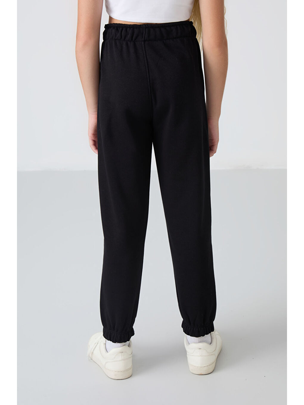 Siyah Pamuklu İçi Tüylü Yumuşak Dokulu Standart Fit Nakışlı Kız Çocuk Eşofman Alt - 75158-8