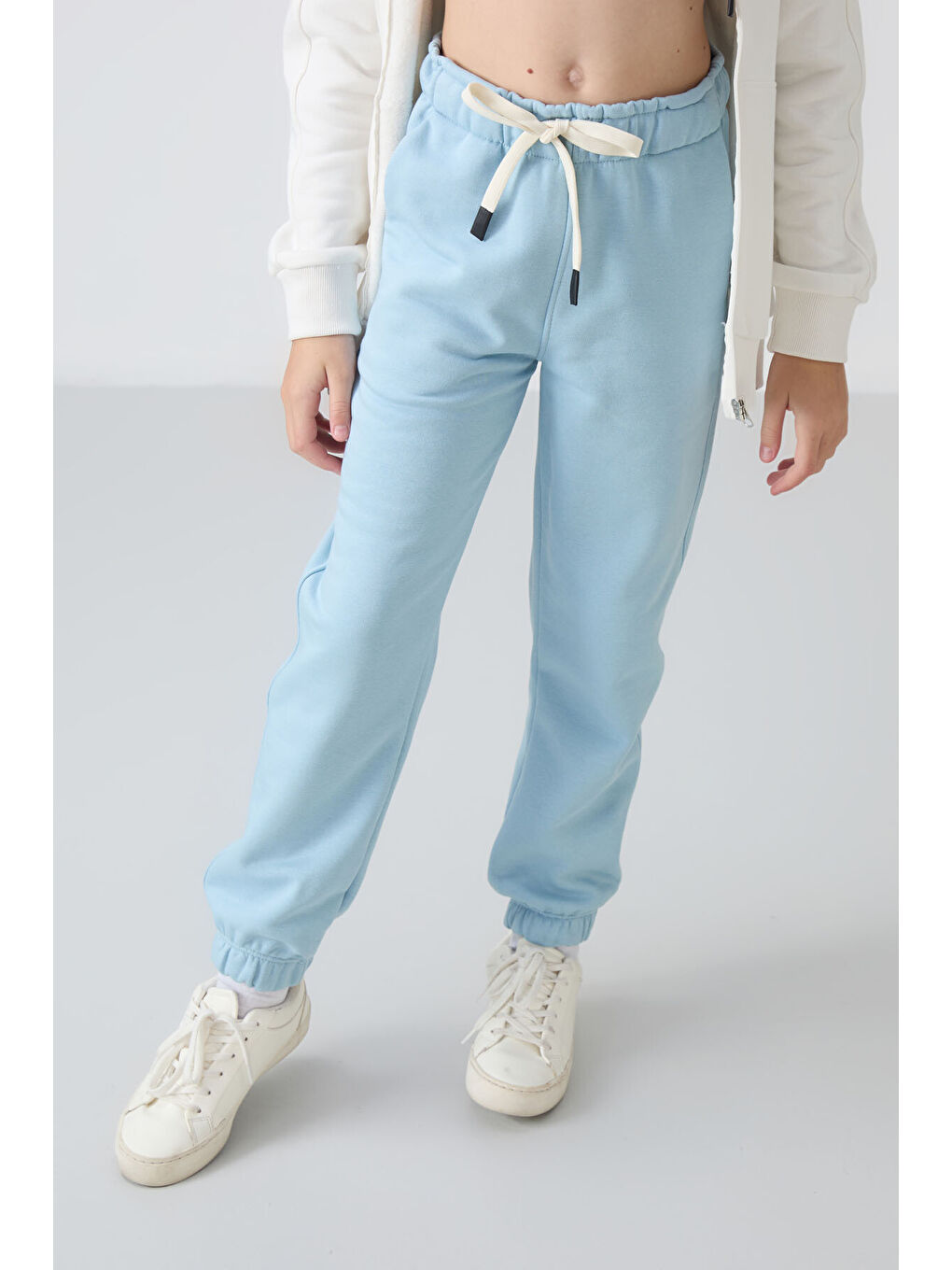 Açık Mavi Pamuklu İçi Tüylü Yumuşak Dokulu Standart Fit Nakışlı Kız Çocuk Eşofman Alt - 75158-2