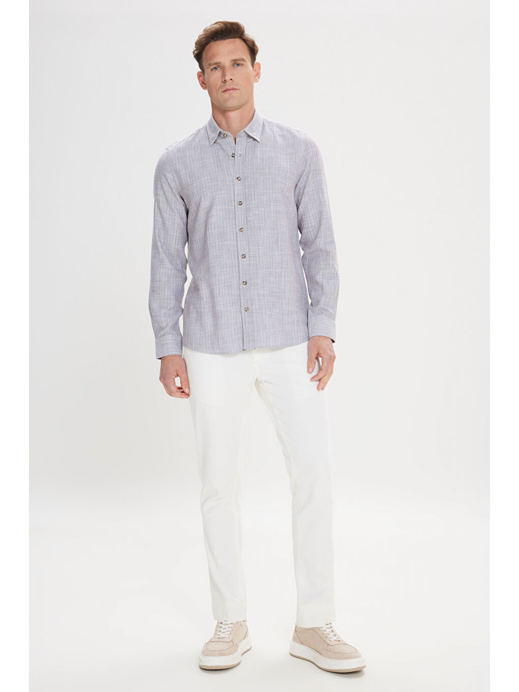 Erkek Kahverengi Slim Fit Dar Kesim Gizli Düğmeli Yaka Keten Görünümlü %100 Pamuk Flamlı Gömlek-3