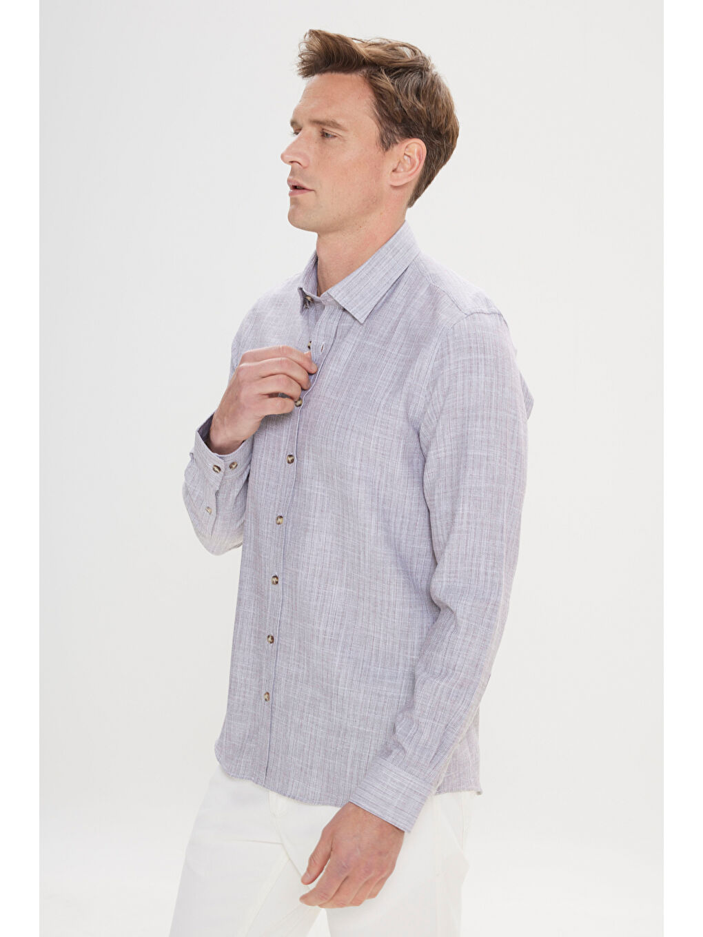 Erkek Kahverengi Slim Fit Dar Kesim Gizli Düğmeli Yaka Keten Görünümlü %100 Pamuk Flamlı Gömlek-4