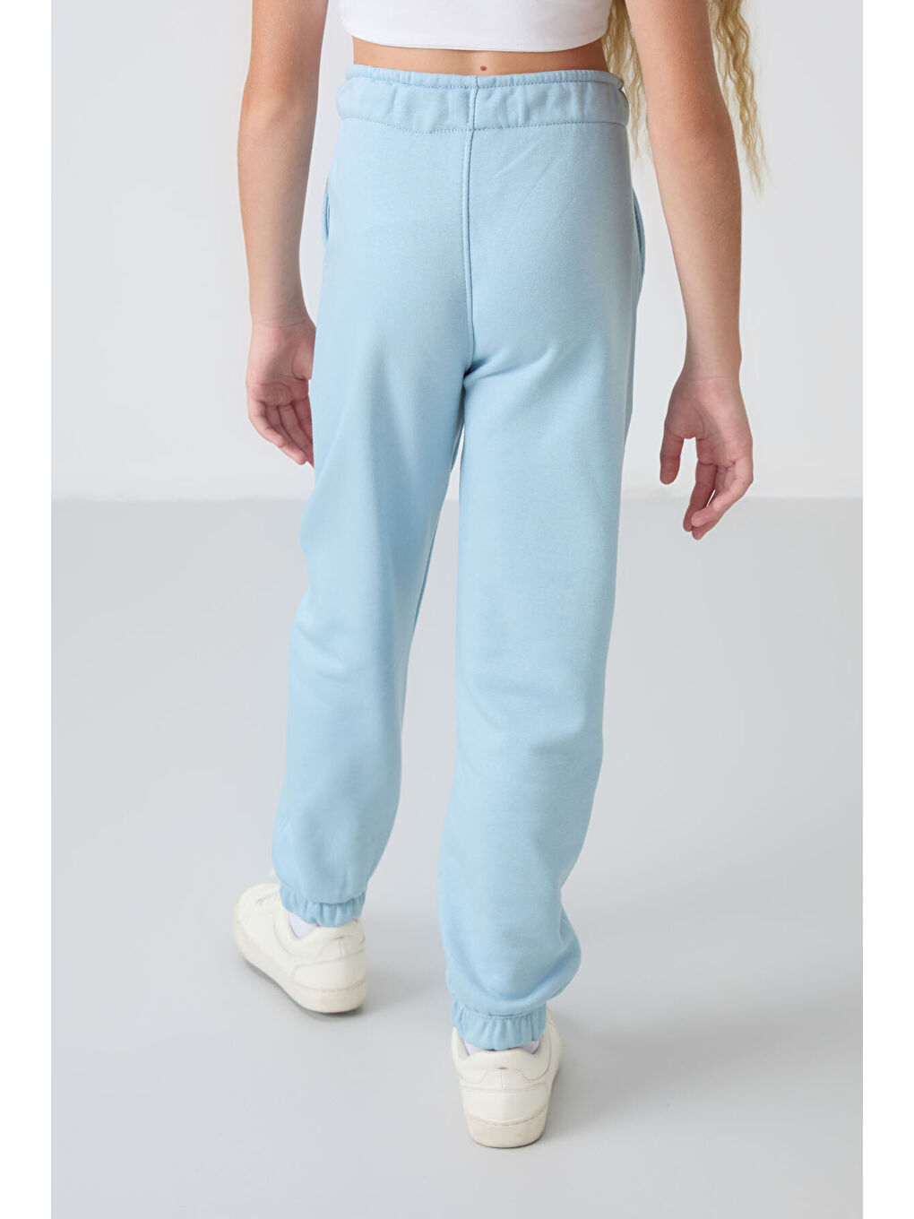 Açık Mavi Pamuklu İçi Tüylü Yumuşak Dokulu Standart Fit Nakışlı Kız Çocuk Eşofman Alt - 75158-8