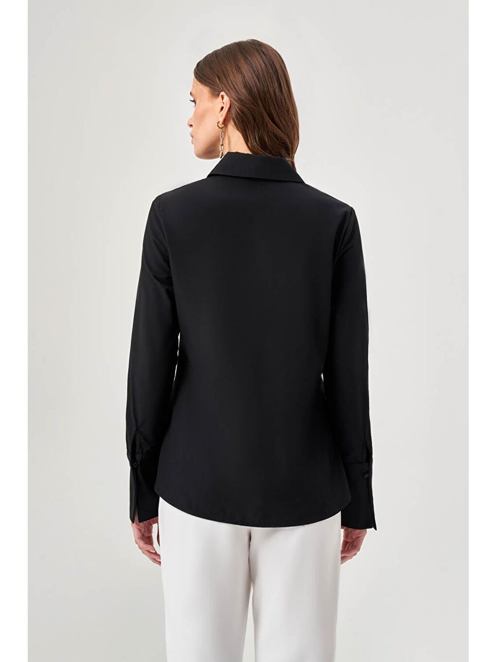 Omuzu Püsküllü Siyah Gömlek-3