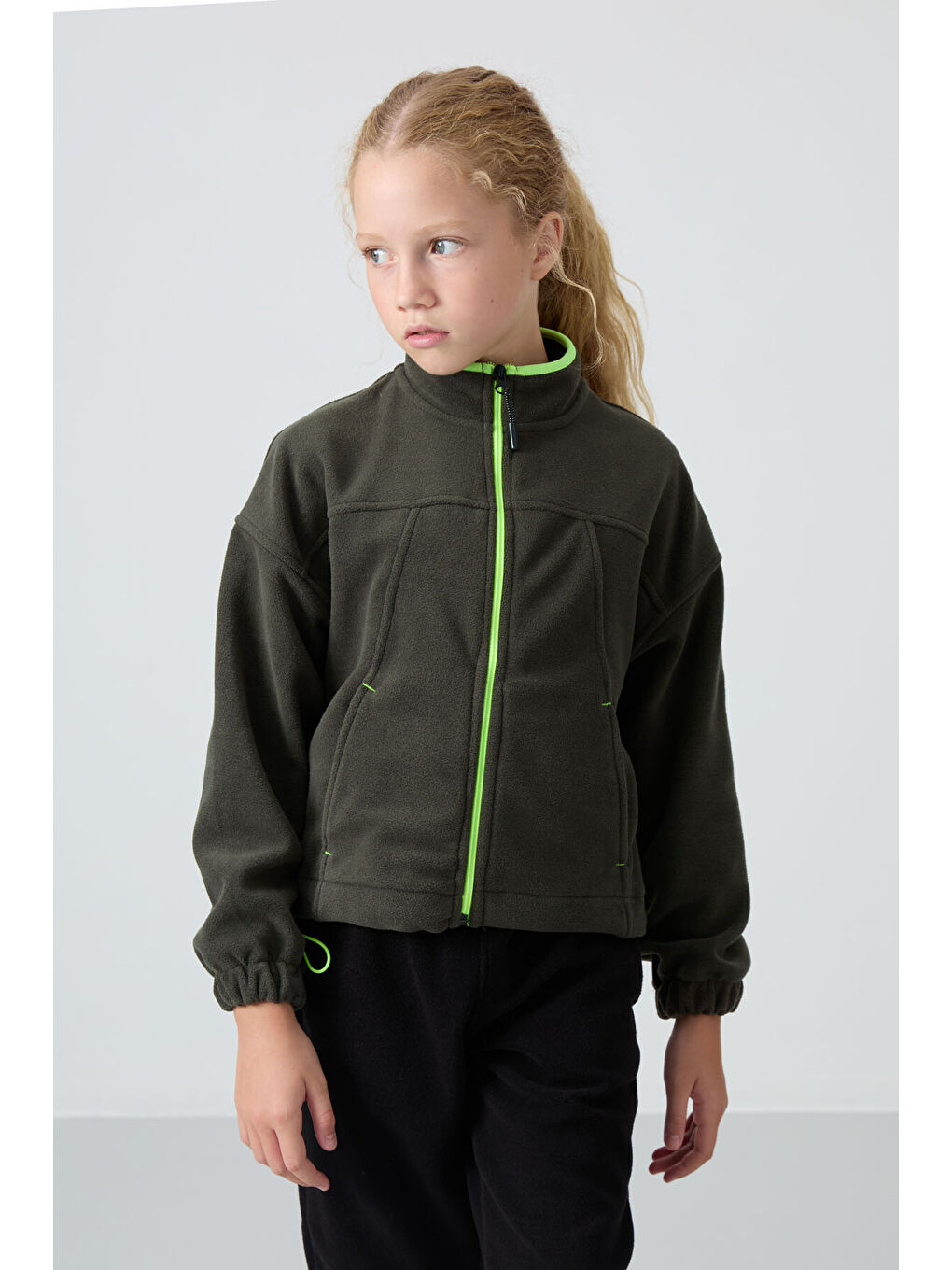 Haki Kalın Yumuşak Dokulu Standart Fit Nakışlı Polar Kız Çocuk Sweatshirt - 75157-6