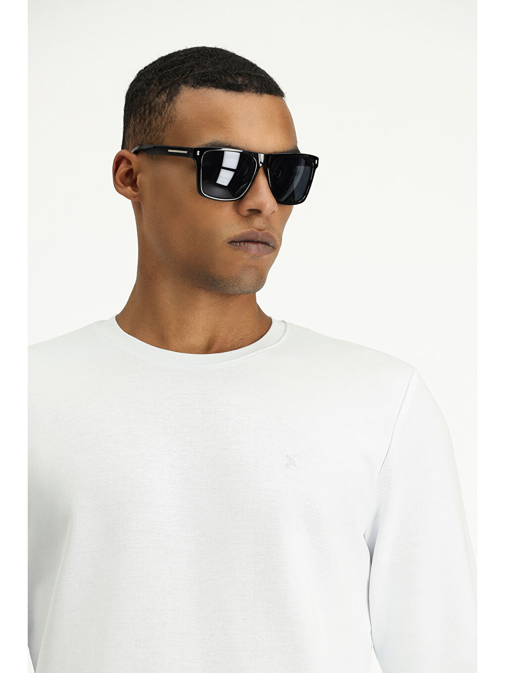 Beyaz Bisiklet Yaka Regular Fit Pamuklu Sweatshirt-2