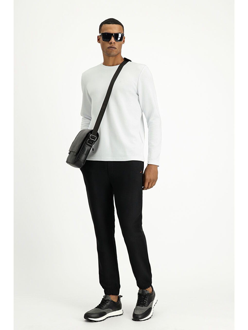 Beyaz Bisiklet Yaka Regular Fit Pamuklu Sweatshirt-3