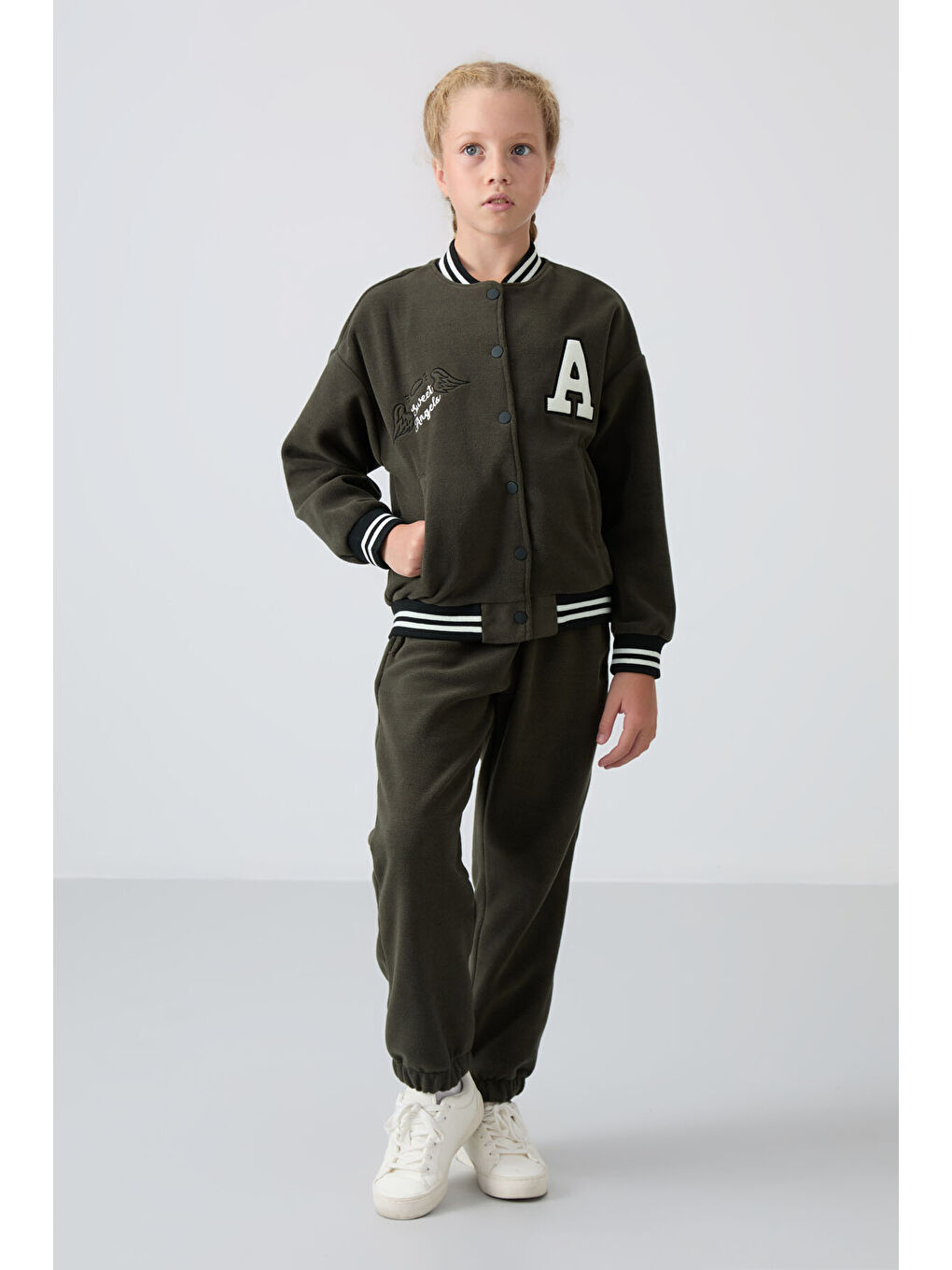 Haki Kalın Yumuşak Dokulu Standart Fit Nakışlı Polar Kız Çocuk Kolej Ceket - 75156-4