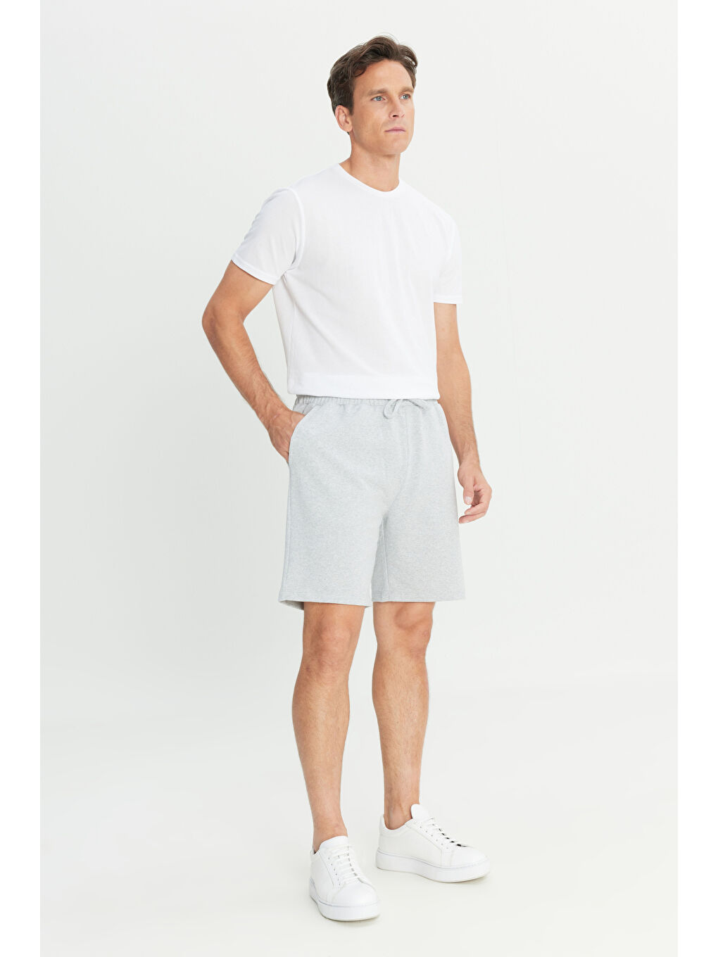 Erkek Gri Melanj Pamuklu Rahat Nefes Alabilen 2 İplik Cepli Örme Standart Fit Normal Kesim Şort-2