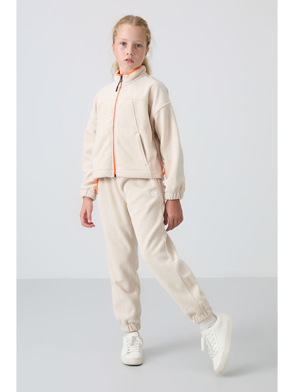 Bej Kalın Yumuşak Dokulu Standart Fit Nakışlı Polar Kız Çocuk Eşofman Alt - 75155