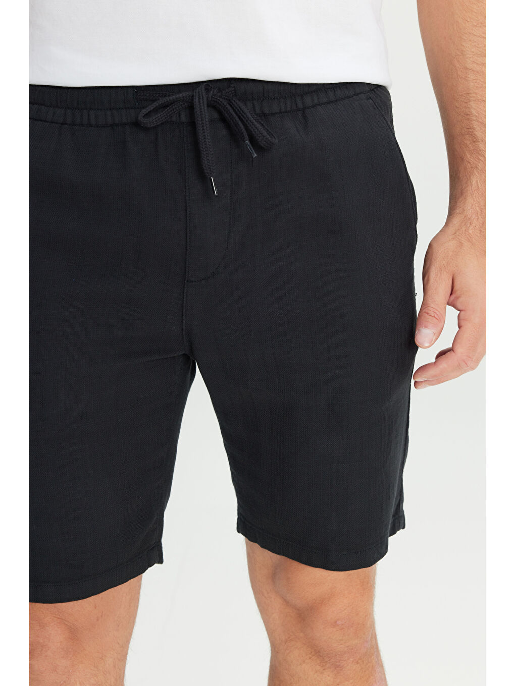 Erkek Siyah %100 Pamuk Comfort Fit Beli Bağlamalı Flamlı Yan Cep Şort-3