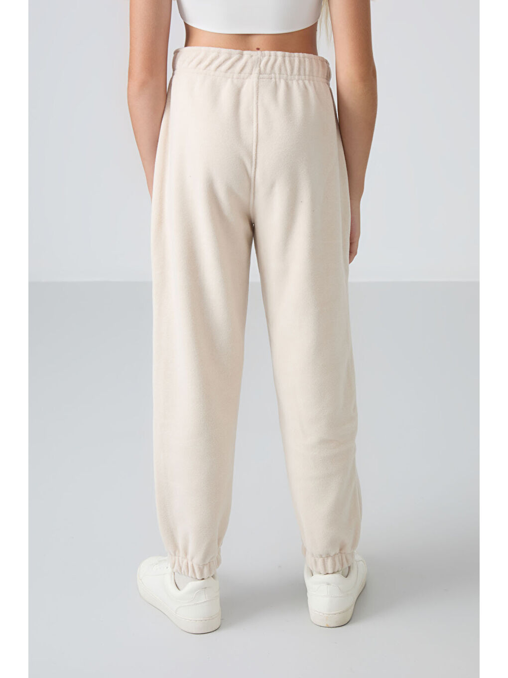 Bej Kalın Yumuşak Dokulu Standart Fit Nakışlı Polar Kız Çocuk Eşofman Alt - 75155-8