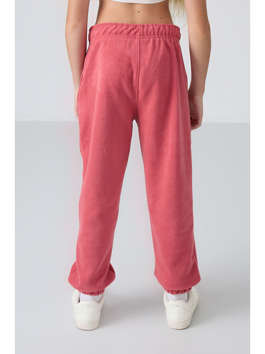 Kırmızı Yaban Gülü Kalın Yumuşak Dokulu Standart Fit Nakışlı Polar Kız Çocuk Eşofman Alt - 75155-8