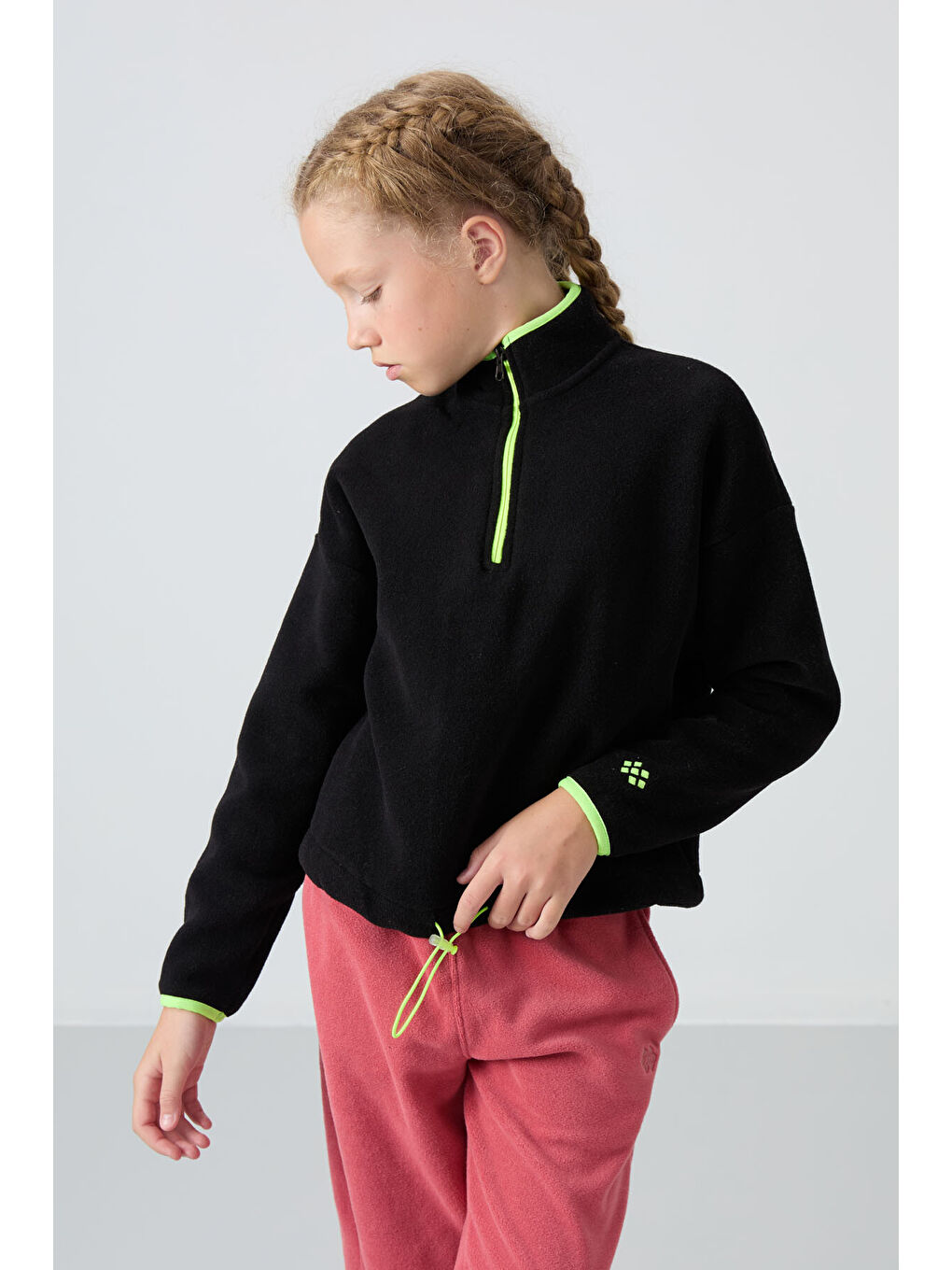 Siyah Kalın Yumuşak Dokulu Standart Fit Nakışlı Polar Kız Çocuk Sweatshirt - 75151