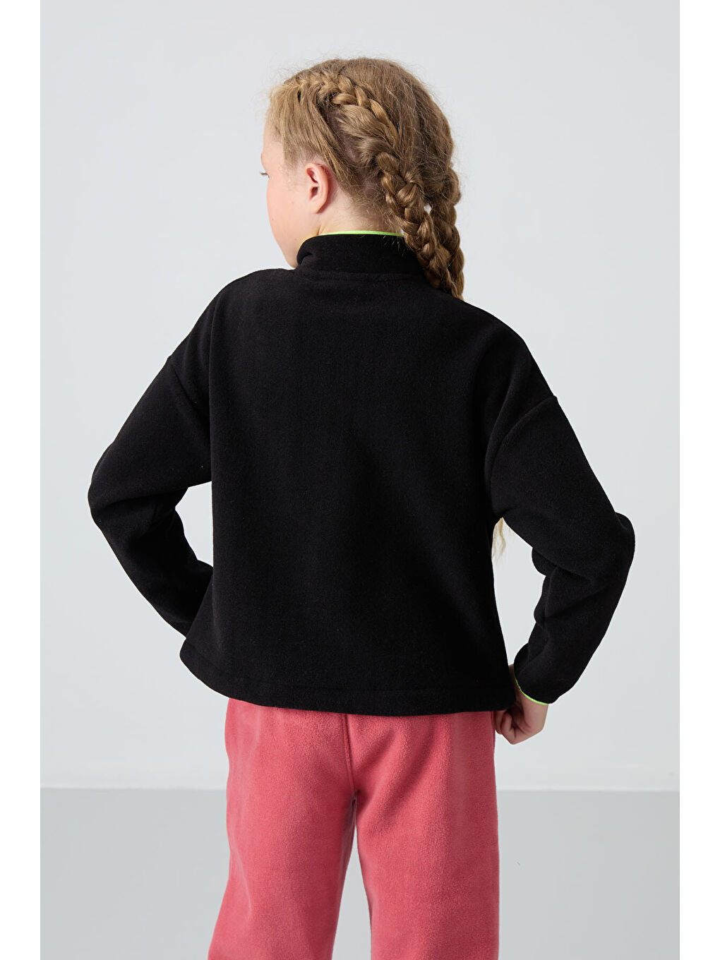 Siyah Kalın Yumuşak Dokulu Standart Fit Nakışlı Polar Kız Çocuk Sweatshirt - 75151-8