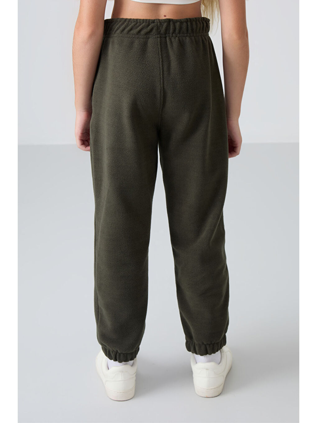 Haki Kalın Yumuşak Dokulu Standart Fit Nakışlı Polar Kız Çocuk Eşofman Alt - 75155-8