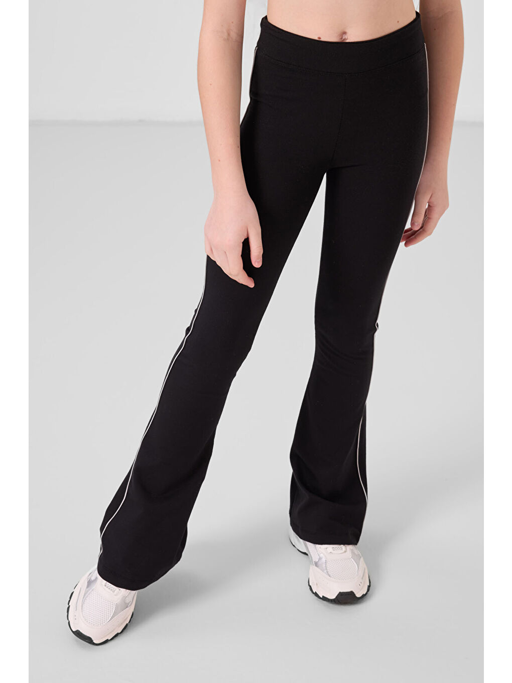 Bej Taş-Siyah Pamuklu O Yaka Standart Fit Basic İspanyol Paça Kız Çocuk Tayt Takım - 75192-3