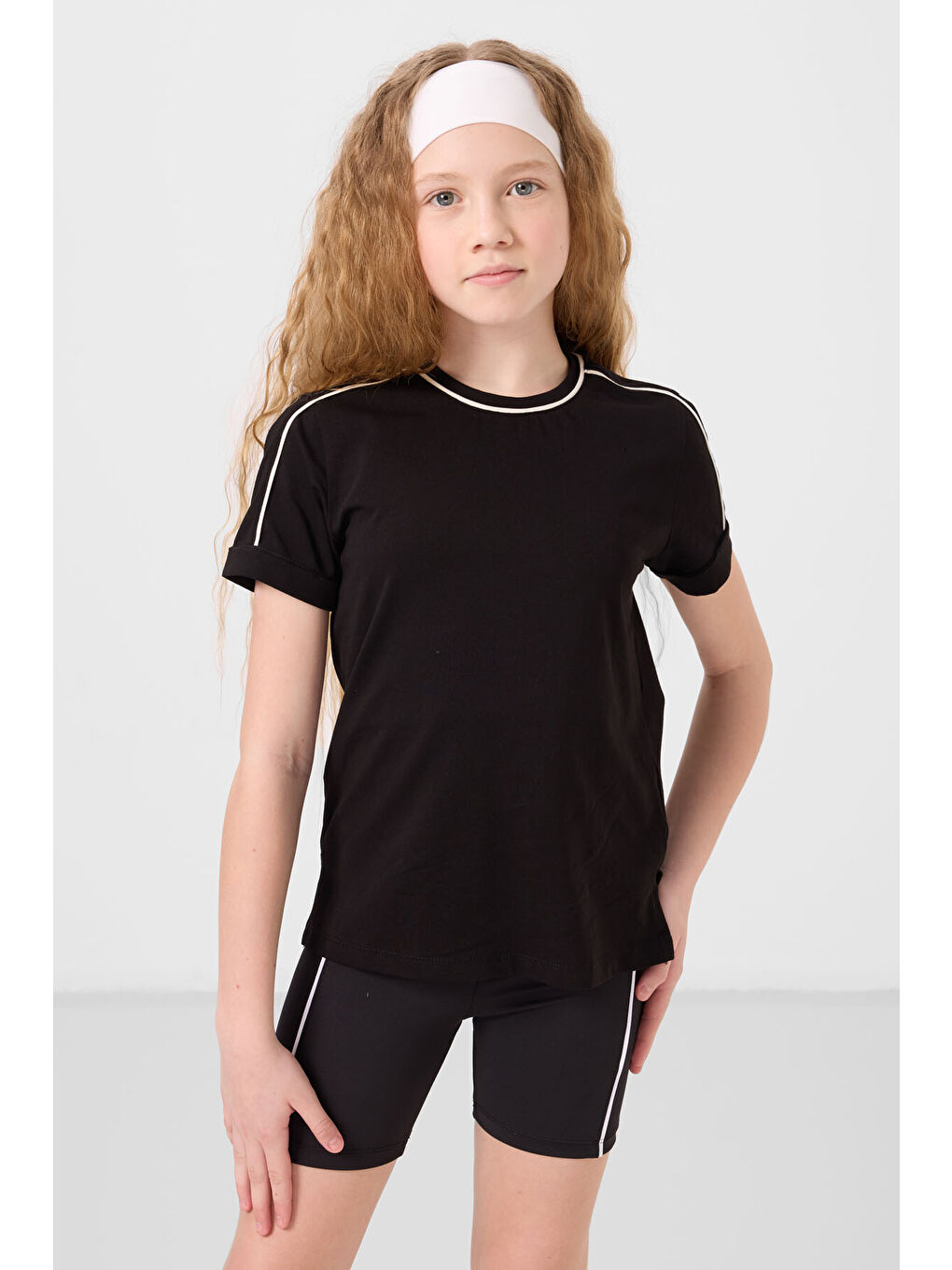 Siyah Pamuklu O Yaka Standart Fit Basic Kız Çocuk T-Shirt - 75177