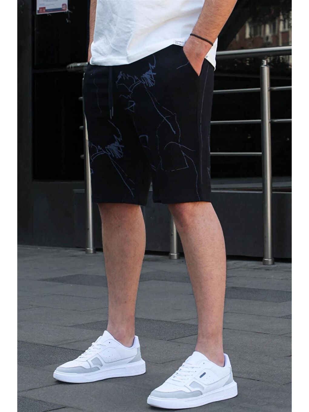 Siyah Desenli Rahat Kalıp Erkek Şort 5499