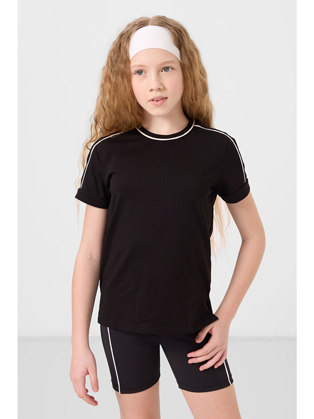 Siyah Pamuklu O Yaka Standart Fit Basic Kız Çocuk T-Shirt - 75177-3