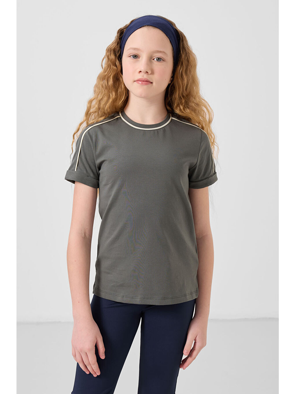 Haki Pamuklu O Yaka Standart Fit Basic Kız Çocuk T-Shirt - 75177-4