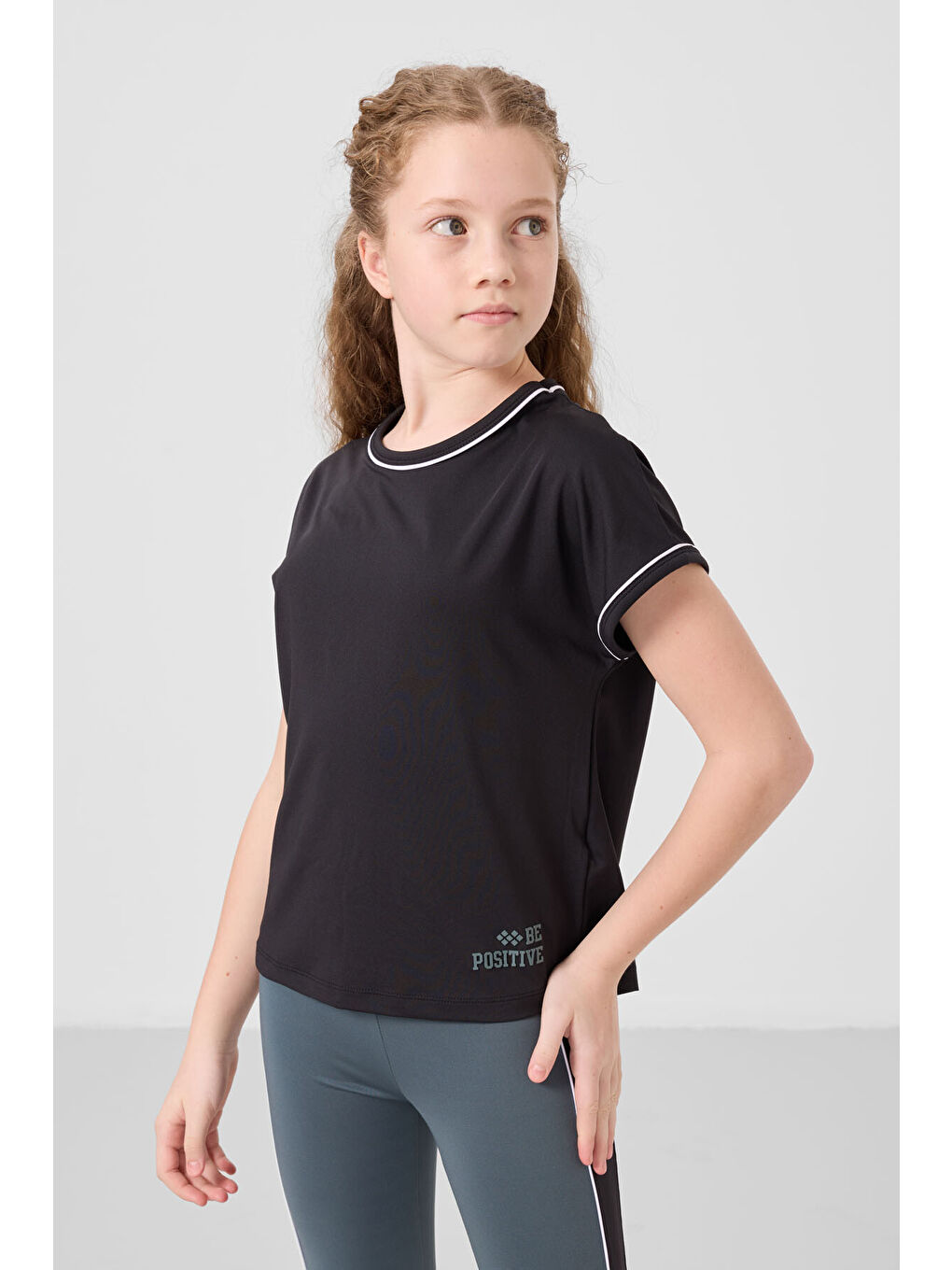 Siyah-Orman Yeşili O Yaka Yan Şerit Detaylı Standart Fit Performans Kız Çocuk Tayt Takım - 75191-4