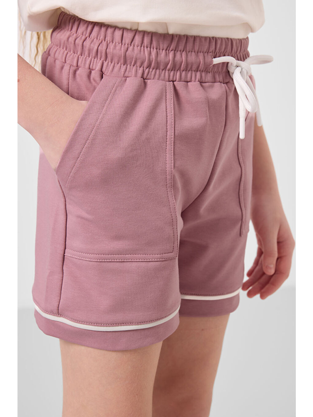 Lila Ekru-Gül Kurusu Pamuklu Yumuşak Dokulu Standart Fit Basic Kız Çocuk Şort Takım - 75183-4