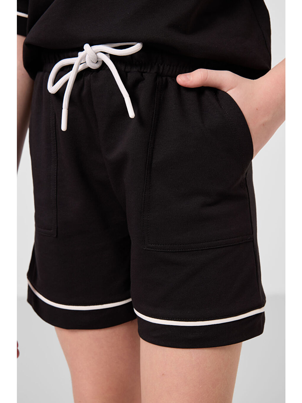 Siyah Pamuklu Yumuşak Dokulu Standart Fit Basic Kız Çocuk Şort Takım - 75183-3