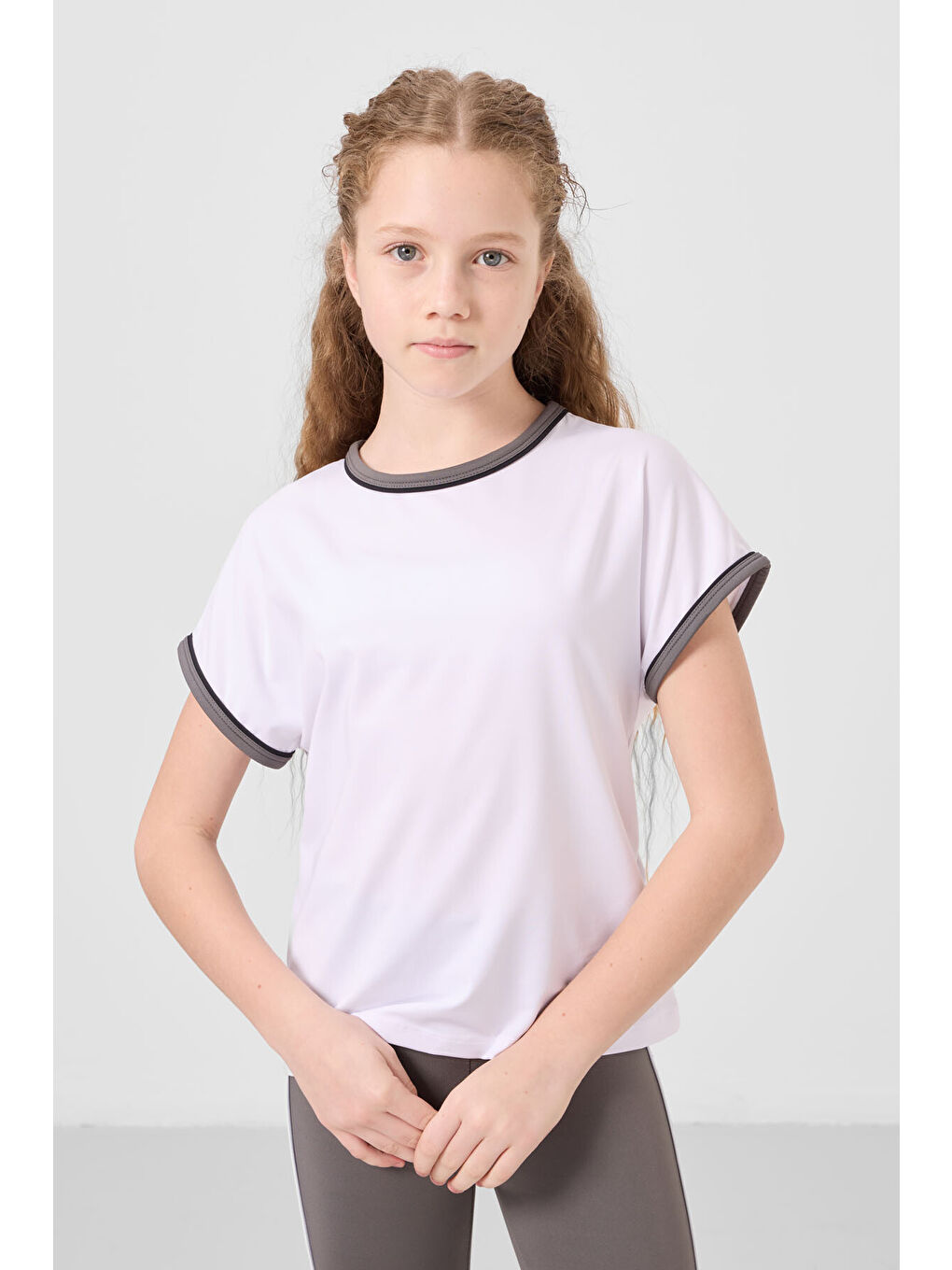 Beyaz-Koyu Gri O Yaka Yan Şerit Detaylı Standart Fit Performans Kız Çocuk Tayt Takım - 75191-4
