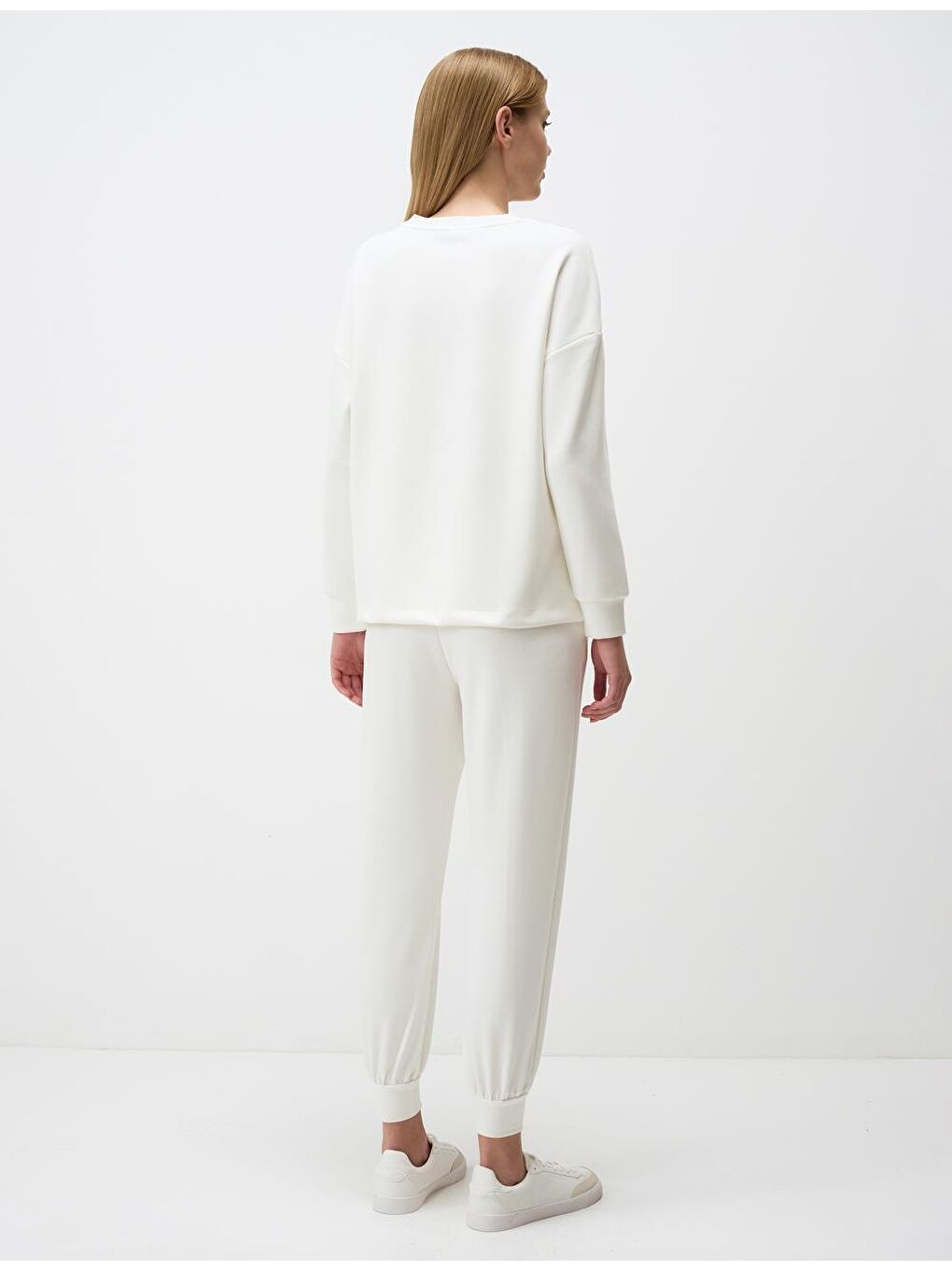 Beyaz Bisiklet Yaka Uzun Kollu Oversize Sweatshirt-5