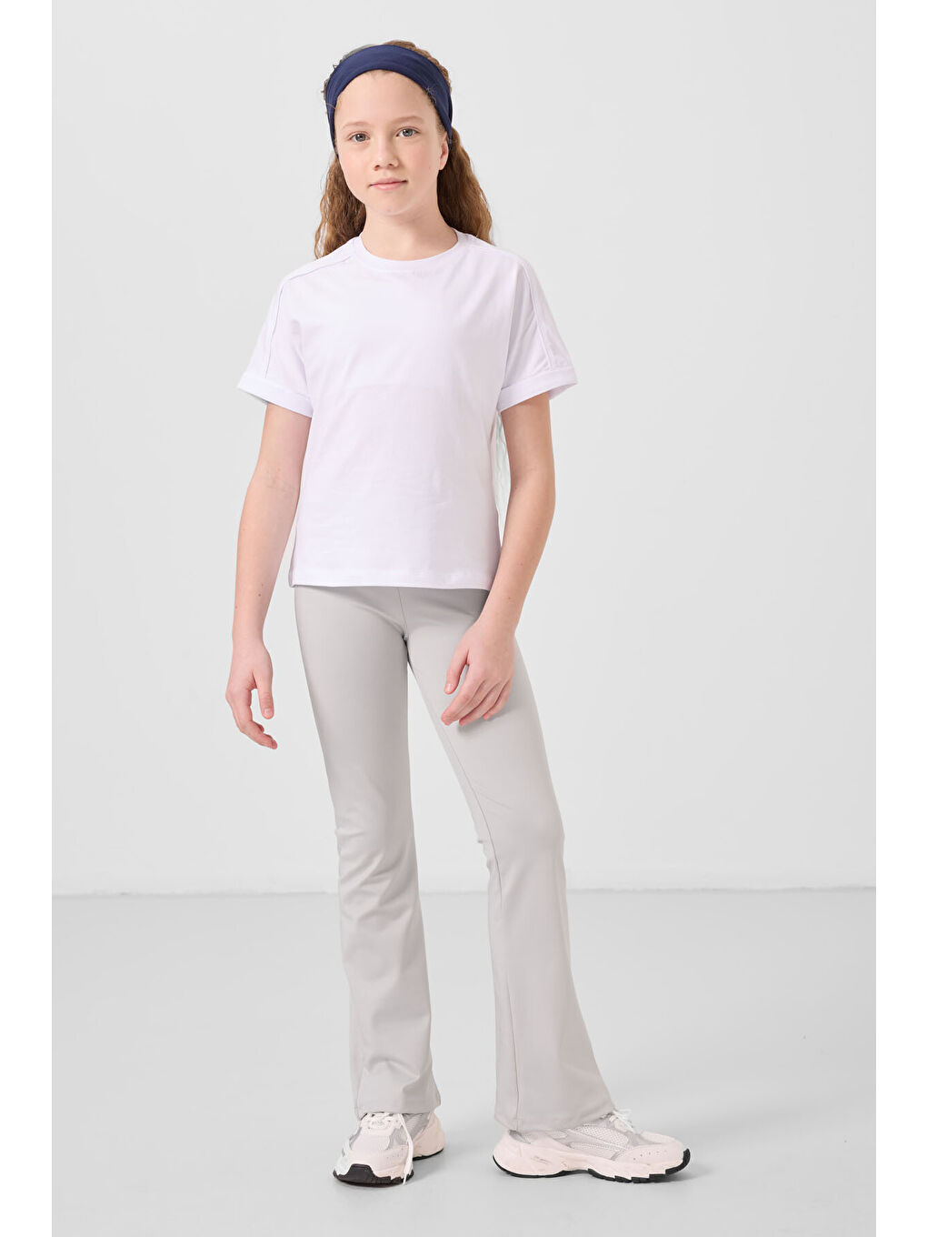 Beyaz Pamuklu O Yaka Oversize Fit Basic Kız Çocuk T-Shirt - 75182-1