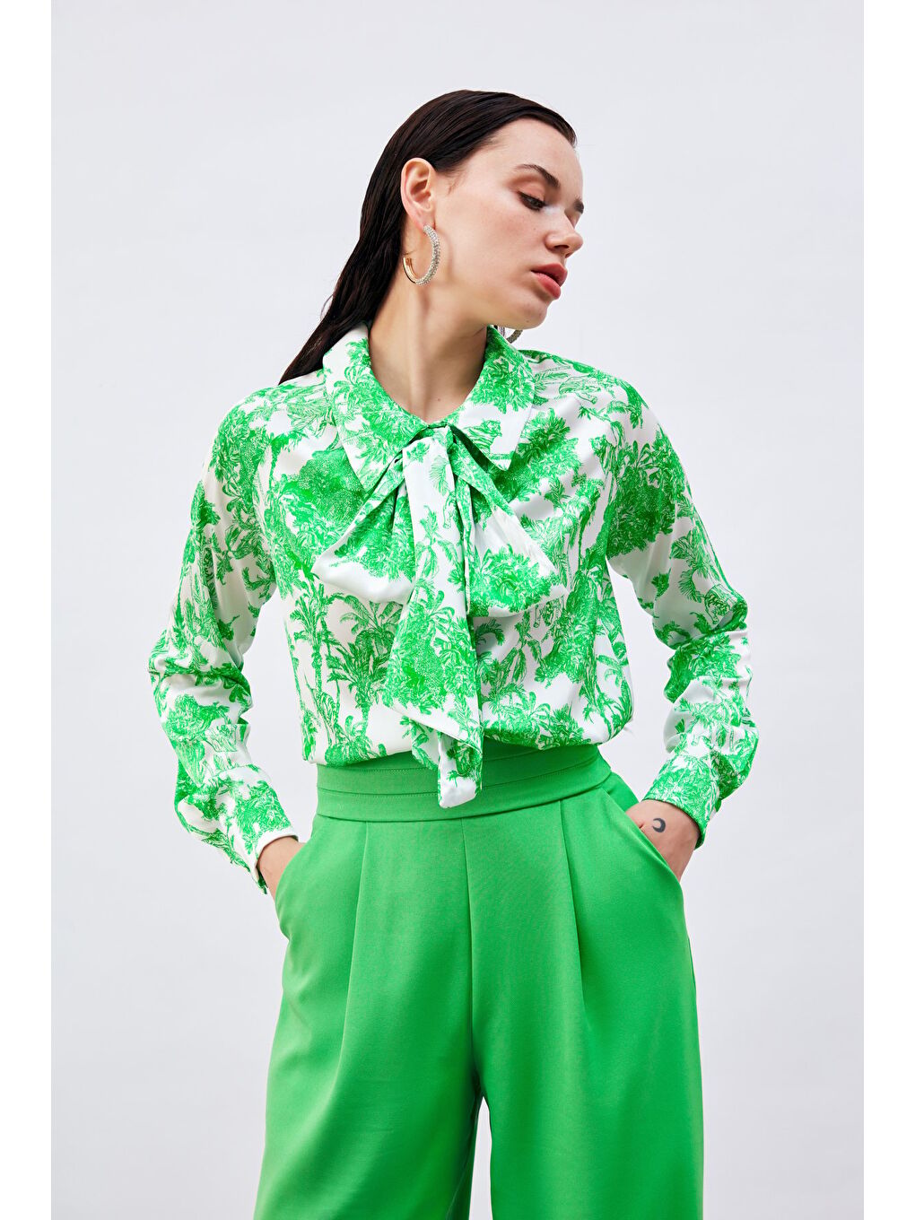 Fularlı Yaka Desenli Gömlek - Yeşil-1
