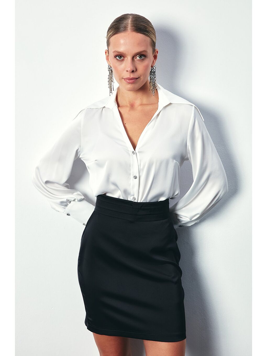 Geniş Yakalı Saten Gömlek - Ekru