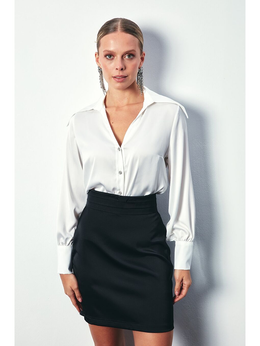 Geniş Yakalı Saten Gömlek - Ekru-1