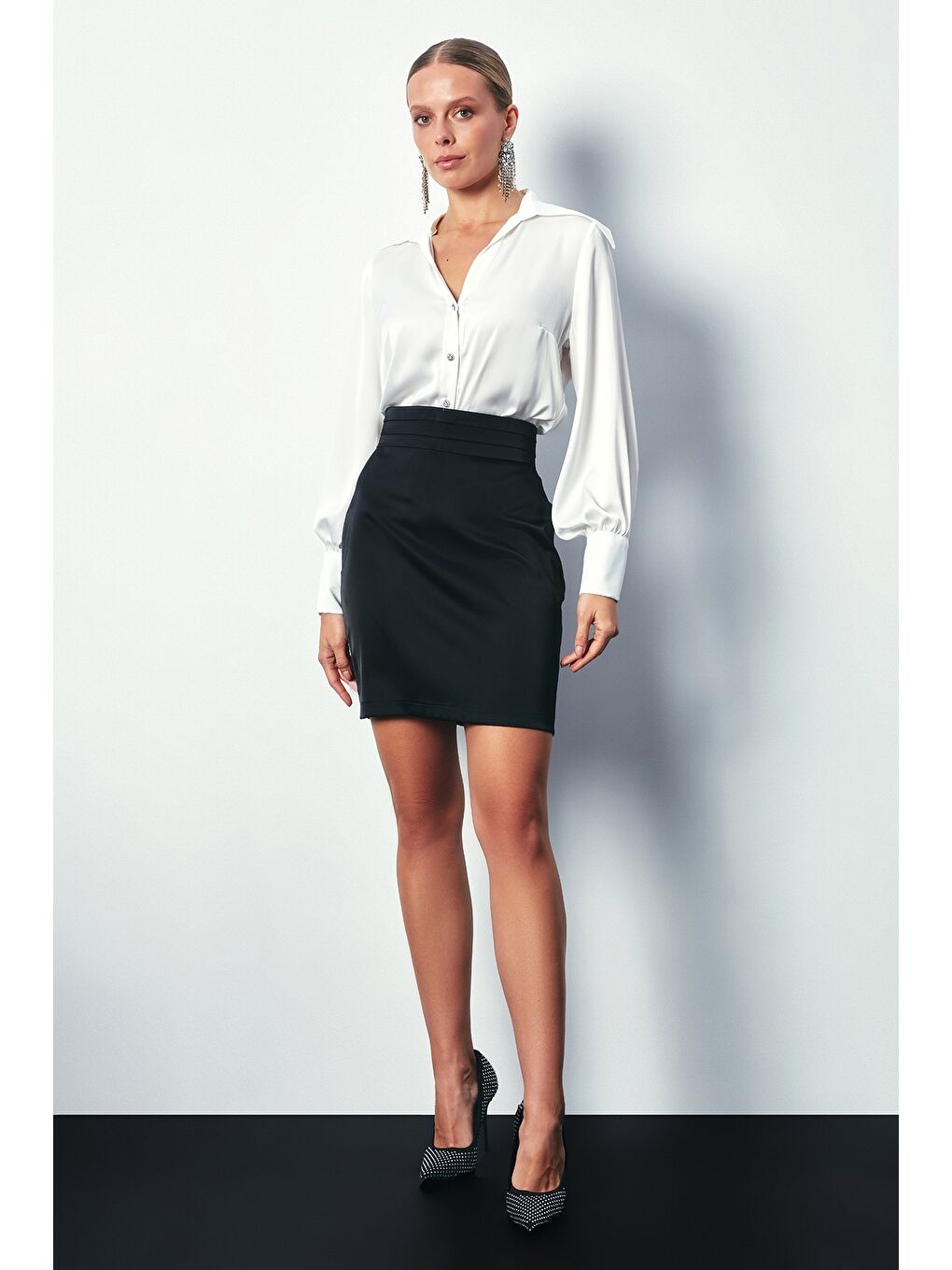 Geniş Yakalı Saten Gömlek - Ekru-2