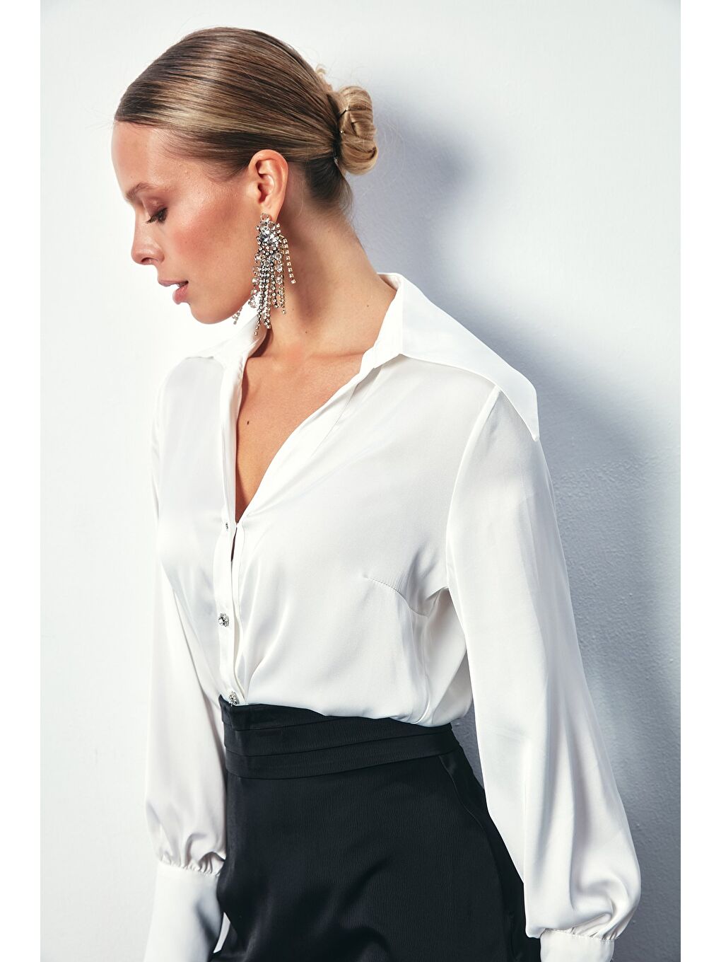 Geniş Yakalı Saten Gömlek - Ekru-5