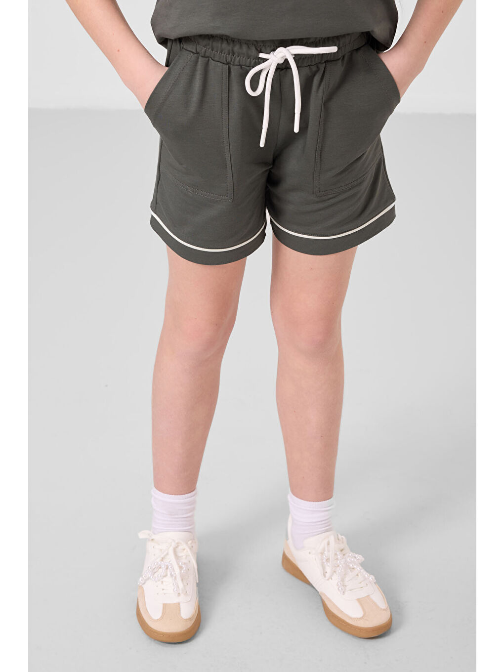 Haki Pamuklu Yumuşak Dokulu Standart Fit Basic Kız Çocuk Şort Takım - 75183-1