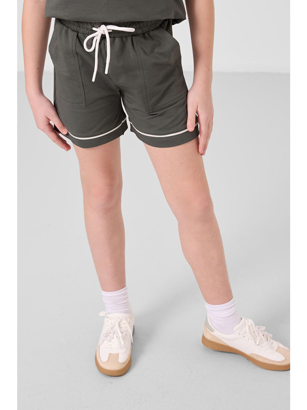 Haki Pamuklu Yumuşak Dokulu Standart Fit Basic Kız Çocuk Şort Takım - 75183-3