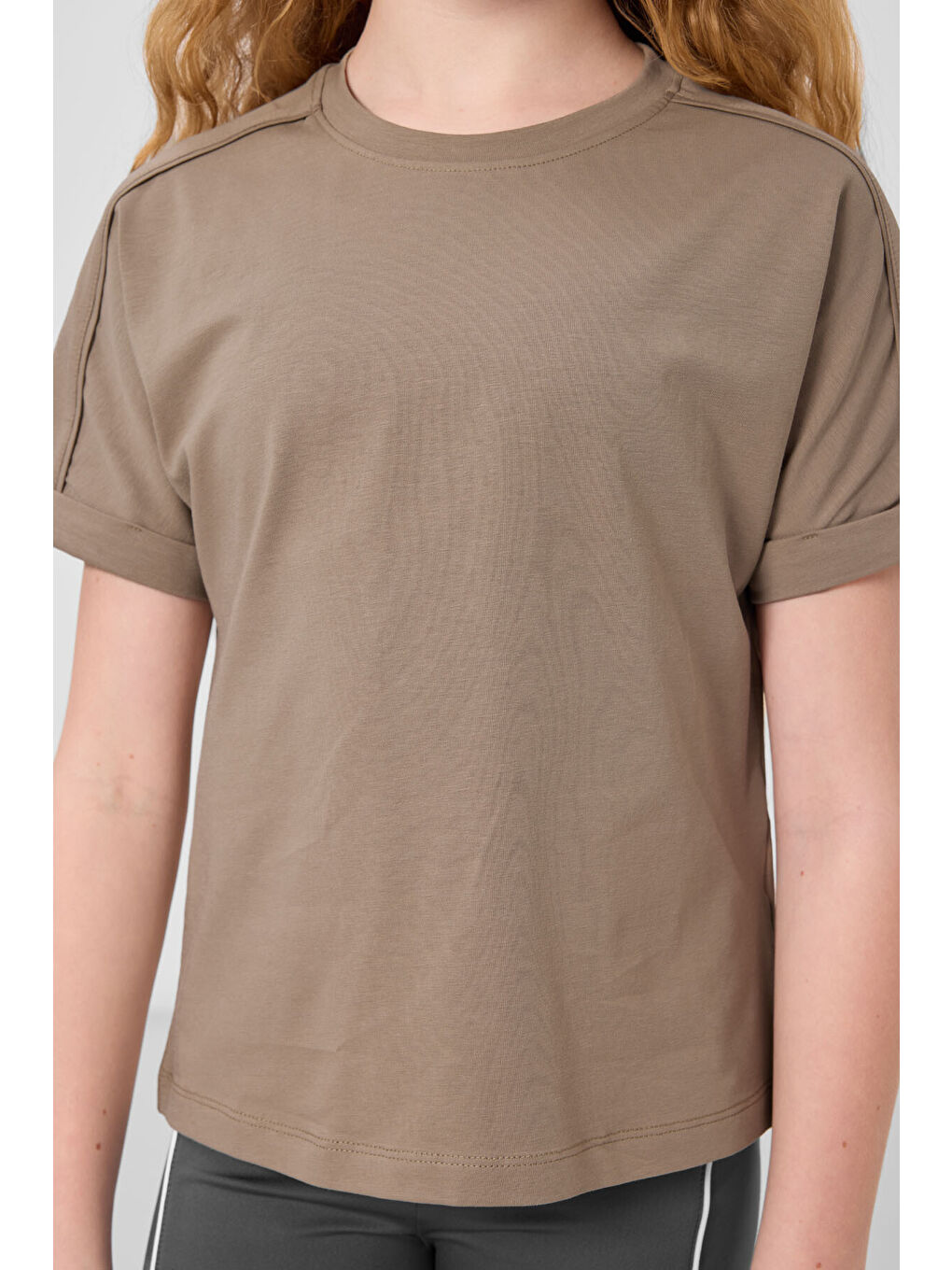Koyu Bej Pamuklu O Yaka Oversize Fit Basic Kız Çocuk T-Shirt - 75182-3