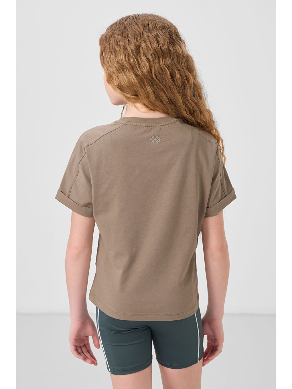 Koyu Bej Pamuklu O Yaka Oversize Fit Basic Kız Çocuk T-Shirt - 75182-4