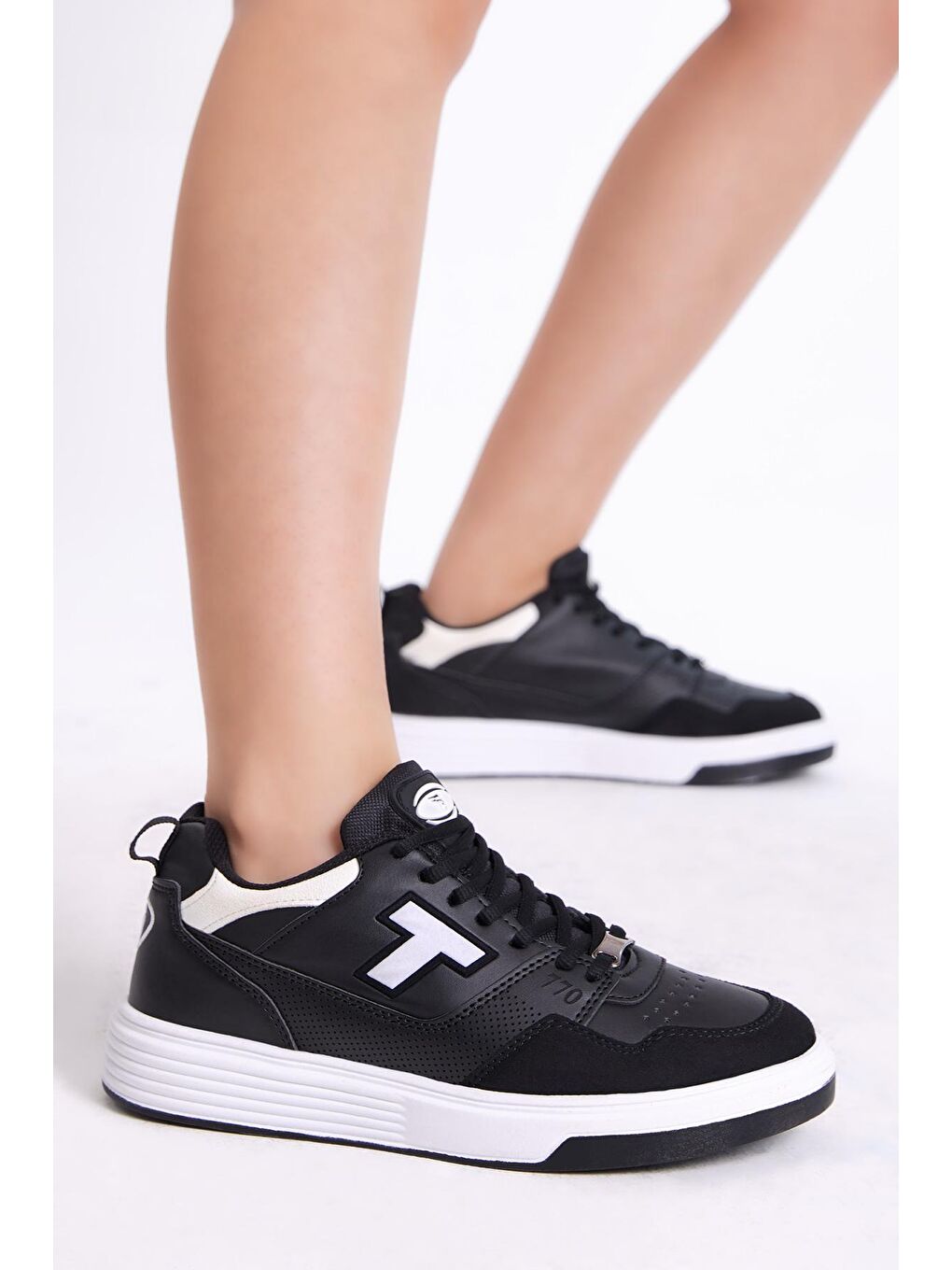 Unisex Siyah Beyaz Rahat Kalıp Poli Taban Bağcıklı Sneaker