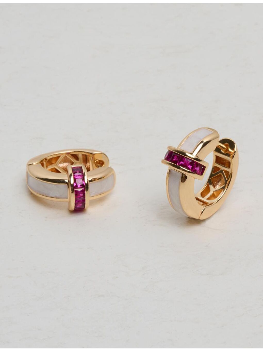 Beyaz Baget Taşlı Halka Küpe-1